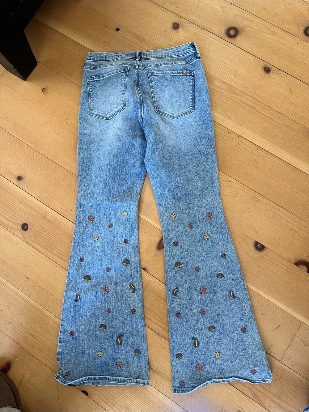 Jessica Simpson. Blue Embroidered Flared Jeans. Size 10 - Picture 5 of 9